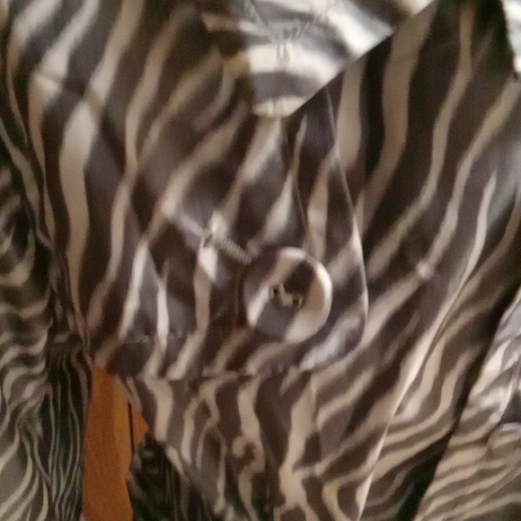 Zebra Trench❤🖤 - Picture 5 of 10